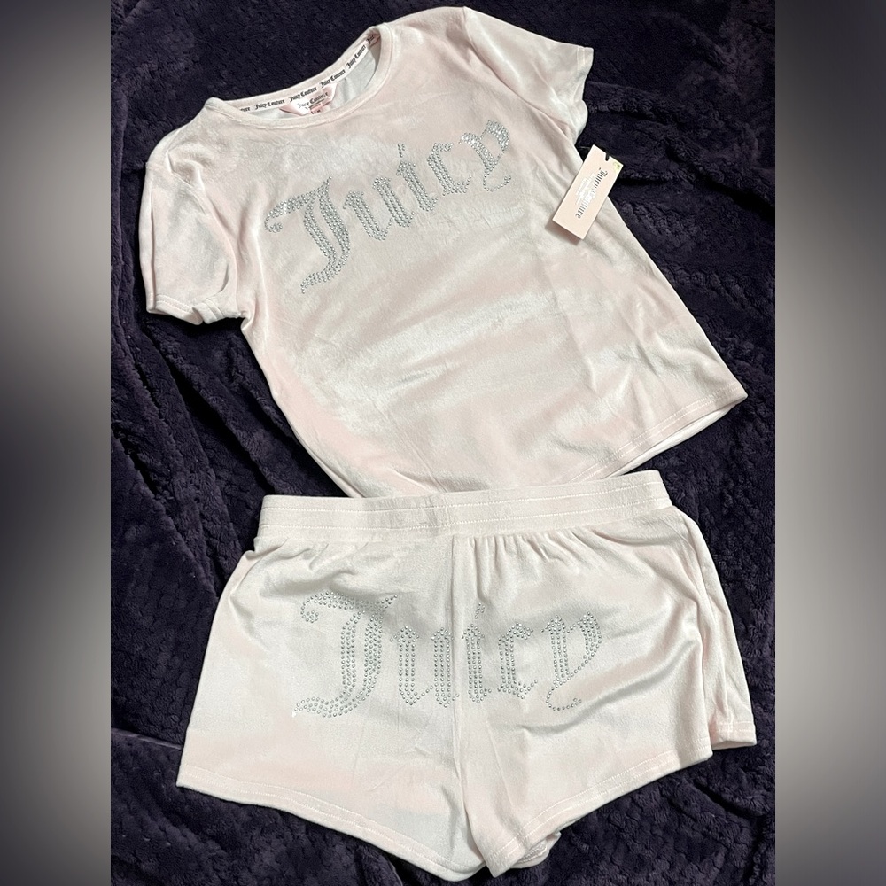 BNWT juicy couture sz M velour pajama set in blush pink!